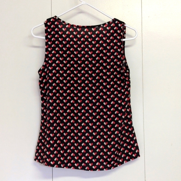 V-Neck Heart Tank Top - Picture 2 of 3